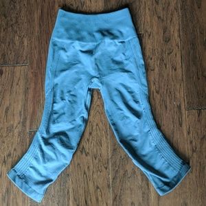 Lululemon in the flow crop